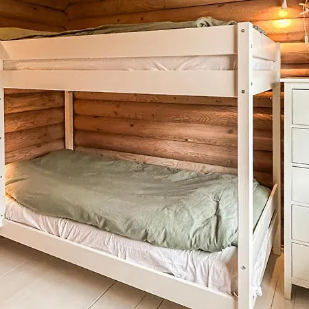 Дом отдыха Lovely In With Sauna *